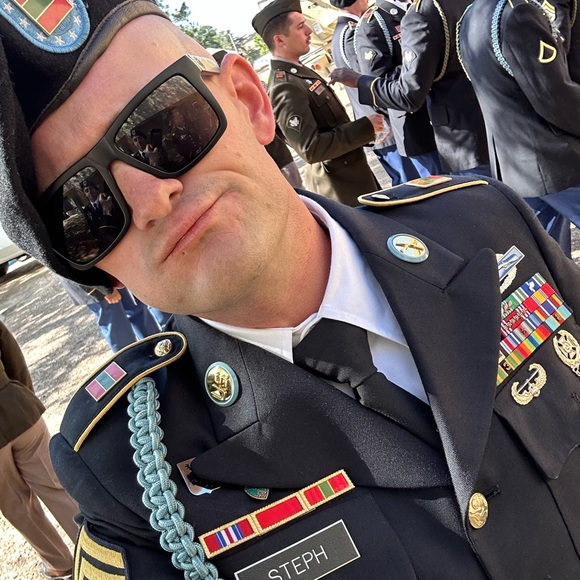 Meet your Posher, Kyle - Picture 8 of 14